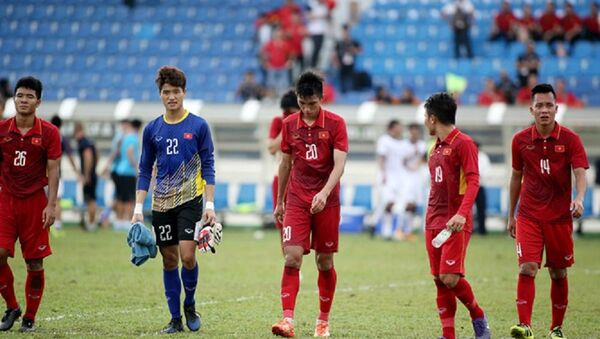 Thủ môn Phí Minh Long sau thất bại trước Thái Lan tại SEA Games 2017 - Sputnik Việt Nam