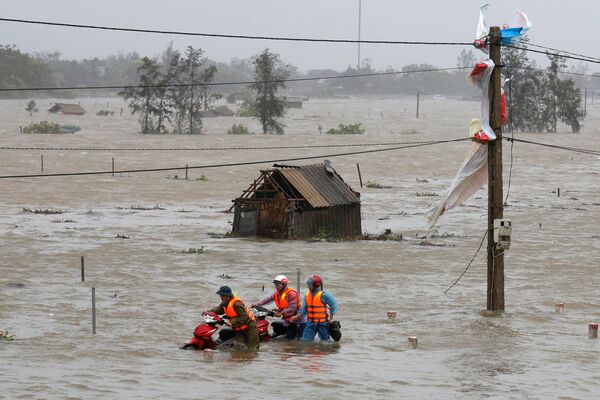 Ngập lụt do bão “Doksuri” ở tỉnh Hà Tĩnh. - Sputnik Việt Nam