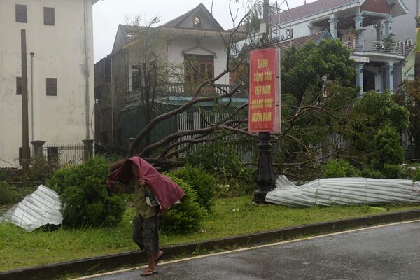 Thiệt hại do bão  Doksuri ở tỉnh Hà Tĩnh - Sputnik Việt Nam