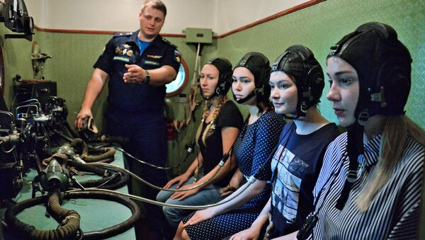 Các cô gái dự tuyển làm học viên phi công quân sự tại Trường Hàng không Krasnodar - Sputnik Việt Nam