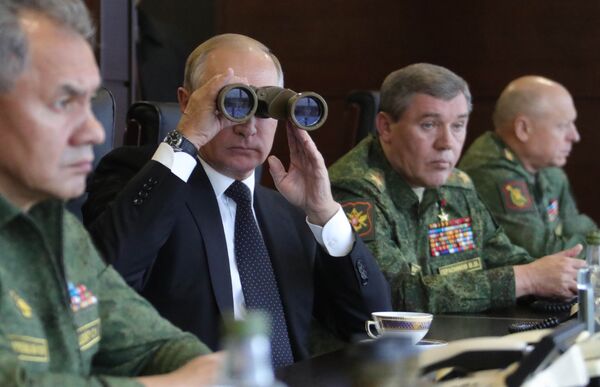 Tổng thống Nga Vladimir Putin  thị sát kiểm tra hoạt động của lực lượng vũ trang Quốc gia Liên minh Nga-Belarus - Sputnik Việt Nam