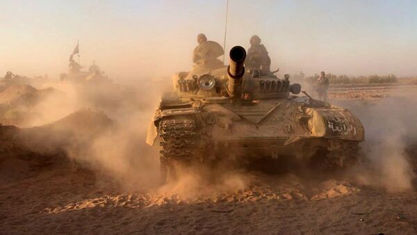 Những chiếc xe tăng của quân đội Syria tại vị trí chiến đấu trong khu vực Deir-ez-Zor - Sputnik Việt Nam