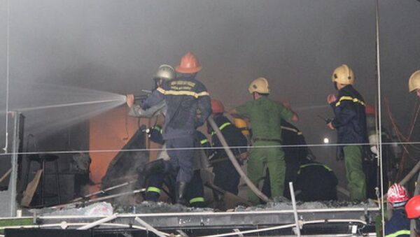 Cháy lớn tại gara ôtô - Sputnik Việt Nam
