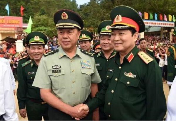 Lãnh đạo Bộ Quốc phòng hai nước gặp gỡ tại buổi giao lưu. Lãnh đạo Bộ Quốc phòng hai nước gặp gỡ tại buổi giao lưu. - Sputnik Việt Nam