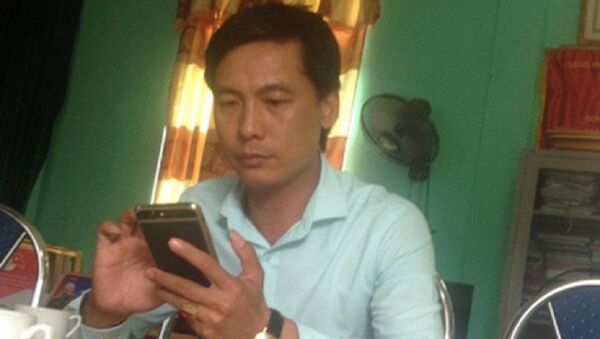 Ông Trần Văn Quyết bị cách chức sau khi bị bắt quả tang vào nhà nghỉ với nữ cán bộ chính sách xã Tượng Sơn. - Sputnik Việt Nam