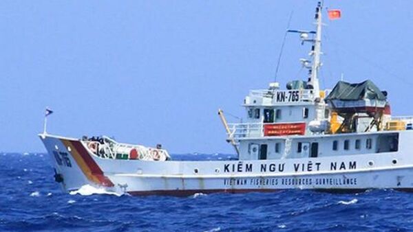 Tàu Kiểm ngư Việt Nam làm nhiệm vụ chấp pháp trên biển. - Sputnik Việt Nam