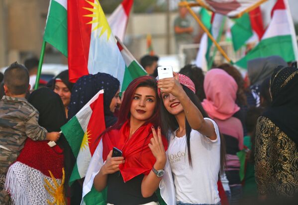 Các cô gái người Kurd trong cuộc trưng cầu dân ý về nền độc lập của Kurdistan Iraq. - Sputnik Việt Nam