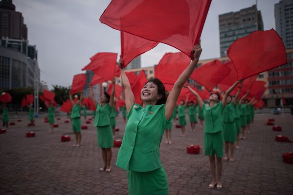 CHDCND Triều Tiên. Những người tham gia sự kiện tuyên truyền ở Bình Nhưỡng. - Sputnik Việt Nam