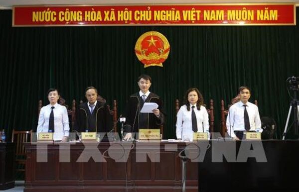 Sáng 29/9/2017, tại Hà Nội, Tòa án nhân dân thành phố Hà Nội tuyên án vụ xét xử Hà Văn Thắm và đồng phạm. Sáng 29/9/2017, tại Hà Nội, Tòa án nhân dân thành phố Hà Nội tuyên án vụ xét xử Hà Văn Thắm và đồng phạm. - Sputnik Việt Nam