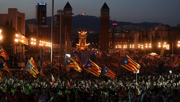 Các người ủng hộ cuộc trưng cầu dân ý tách Catalonia khỏi Tây Ban Nha - Sputnik Việt Nam