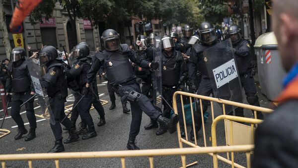 Cảnh sát sử dụng vũ lực trong cuộc trưng cầu về nền độc lập của Catalonia - Sputnik Việt Nam
