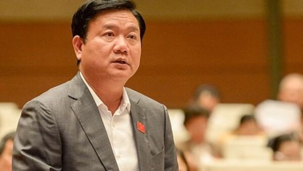 Ông Đinh La Thăng bị thôi giữ chức Uỷ viên Bộ Chính trị và hiện là Phó trưởng Ban Kinh tế Trung ương. - Sputnik Việt Nam