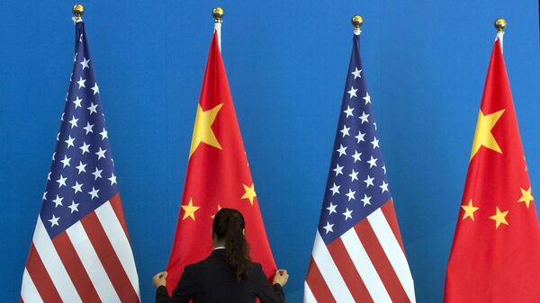 Quốc kỳ Mỹ và  Trung Quốc - Sputnik Việt Nam