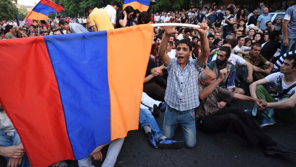 Người biểu tình trên đường phố Yerevan - Sputnik Việt Nam