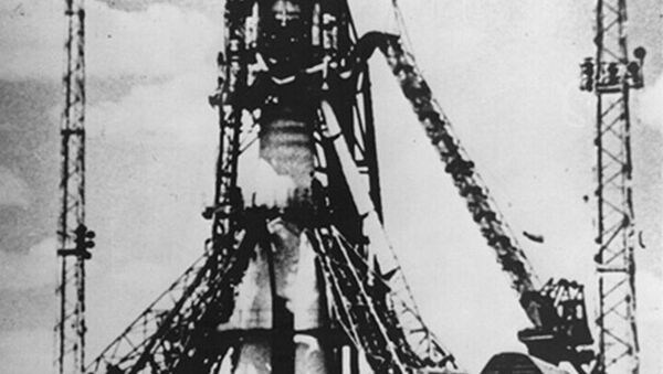 Vệ tinh đầu tiên Sputnik-1 ở vị trí khởi động. - Sputnik Việt Nam