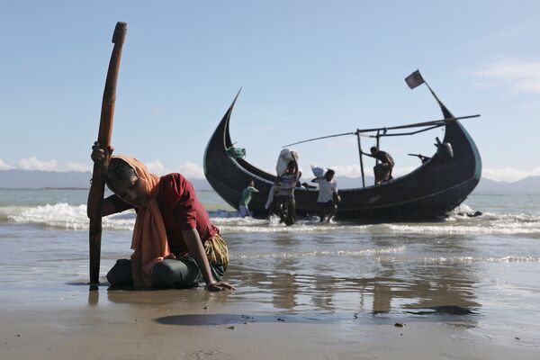 Người Hồi giáo Rohingya chạy trốn từ Myanmar đến Bangladesh. - Sputnik Việt Nam
