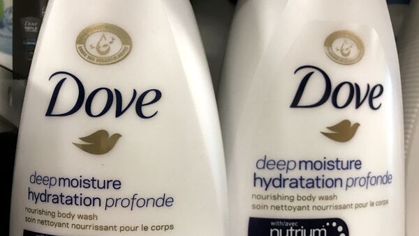 Two bottles of Dove's Deep Moisture body wash are displayed in Toronto, Ontario, Canada, October 8, 2017 - Sputnik Việt Nam