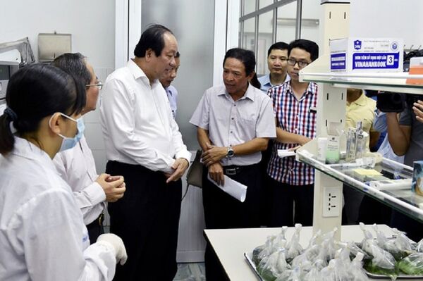 Tổ công tác của Thủ tướng kiểm tra thực tế việc kiểm tra chuyên ngành với hàng hóa xuất nhập khẩu tại cảng Hải Phòng Tổ công tác của Thủ tướng kiểm tra thực tế việc kiểm tra chuyên ngành với hàng hóa xuất nhập khẩu tại cảng Hải Phòng - Sputnik Việt Nam