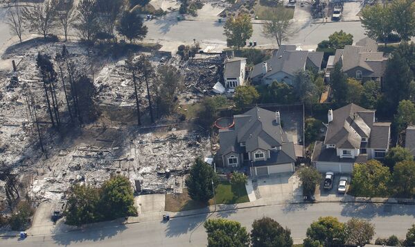 Những ngôi nhà bị cháy ở Santa Rosa, California, USA - Sputnik Việt Nam