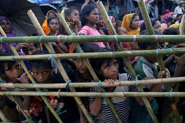 Những người tị nạn Rohinj trong trại ở Bangladesh. - Sputnik Việt Nam