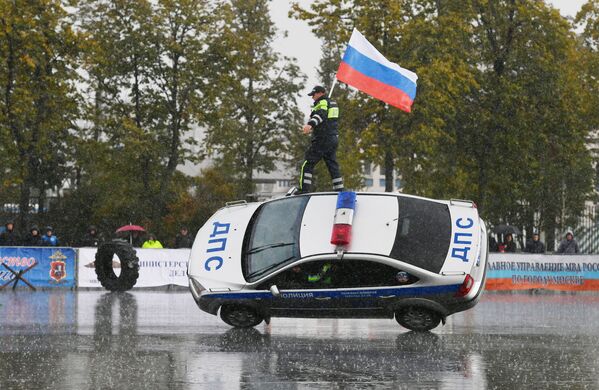 Màn trình diễn của cảnh sát giao thông Moskva. - Sputnik Việt Nam