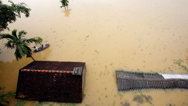 Một ngôi làng bị nhấn chìm gần như hoàn toàn trong nước lụt. - Sputnik Việt Nam