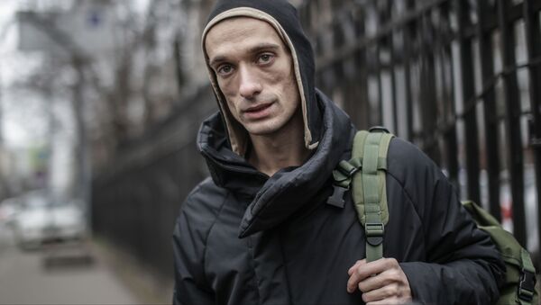 Nhà hoạt động Piotr Pavlensky - Sputnik Việt Nam