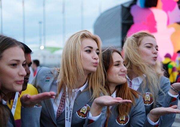 Các thành viên tham gia Festival Thanh niên và Sinh viên thế giới lần thứ XIX tại Công viên Olympic ở Sochi. - Sputnik Việt Nam