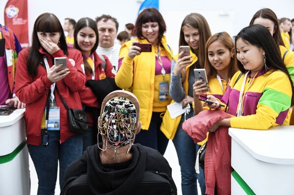 Các thành viên tham gia Festival Thanh niên và Sinh viên thế giới lần thứ XIX tại Triển lãm YOUTH EXPO - Sputnik Việt Nam