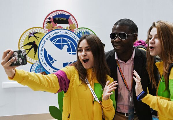 Các thành viên tham gia Festival Thanh niên và Sinh viên thế giới lần thứ XIX tại Triển lãm YOUTH EXPO - Sputnik Việt Nam