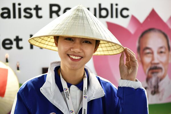 Nữ đại biểu Việt Nam tham gia Festival Thanh niên và Sinh viên thế giới lần thứ XIX tại Sochi. - Sputnik Việt Nam