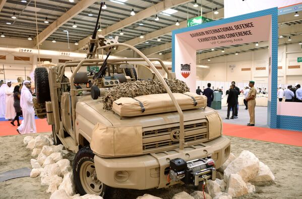 Phiên bản chiến đấu Toyota Landcruiser dành cho địa hình sa mạc. - Sputnik Việt Nam