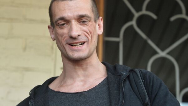 Họa sĩ kiêm diễn viên Nga Piotr Pavlensky - Sputnik Việt Nam