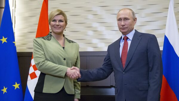 Tổng thống Croatia Kolinda Grabar-Kitarovic với người đồng cấp Nga Vladimir Putin - Sputnik Việt Nam