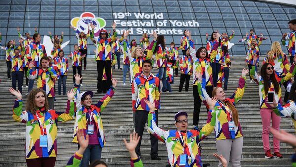 Các thành viên tham gia Festival Thanh niên và Sinh viên thế giới lần thứ XIX tại Công viên Olympic ở Sochi. - Sputnik Việt Nam