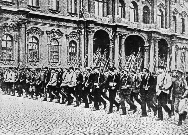 Đội Cận vệ Đỏ trên đường phố Petrograd. Năm 1917 - Sputnik Việt Nam