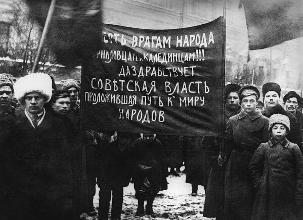 Cuộc mit-tinh của công nhân và binh lính Petrograd. Ngày 25 tháng 10 (7 tháng 11) năm 1917 - Sputnik Việt Nam