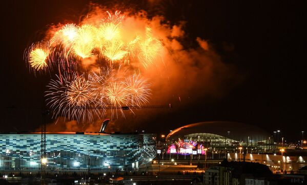 Pháo hoa lễ hội kỷ niệm bế mạc Festival  Thanh niên Sinh viên Thế giới XIX ở Sochi - Sputnik Việt Nam