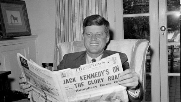 Sen. John F. Kennedy (D-MA) reads the daily newspaper accounts of his West Virginia election victory as he relaxes, May 11, 1960, in his Washington home. Kennedy defeated Sen. Hubert Humphrey (D-MN) in yesterday's presidential primary. - Sputnik Việt Nam