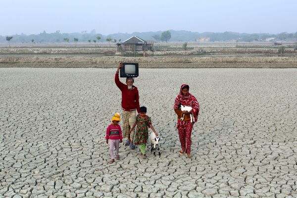 Ảnh  Hạn hán xứ Bangladesh (Drought of Bangladesh) của nhiếp ảnh gia Pronob Ghosh. - Sputnik Việt Nam