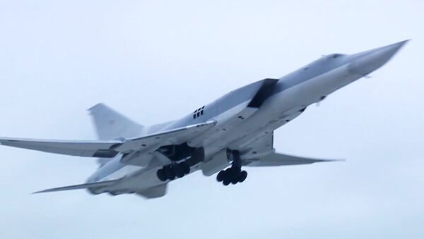 Máy bay ném bom Tu-22M3 của Không quân Nga không kích vào các cứ điểm khủng bố IS ở Syria  - Sputnik Việt Nam