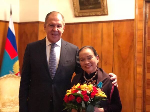 Bà Nguyễn Tuyết Minh và Bộ trưởng Ngoại giao Nga Sergei Lavrov - Sputnik Việt Nam