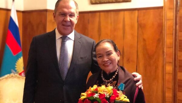 Bà Nguyễn Tuyết Minh và Bộ trưởng Ngoại giao Nga Sergei Lavrov - Sputnik Việt Nam