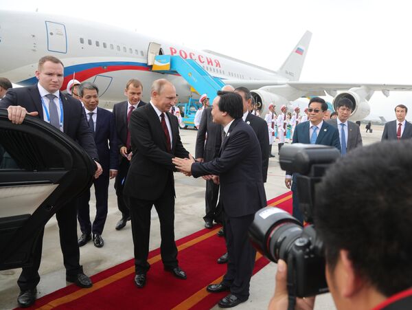 Tổng thống Nga Vladimir Putin đến Việt Nam tham dự hội nghị thượng đỉnh APEC - Sputnik Việt Nam