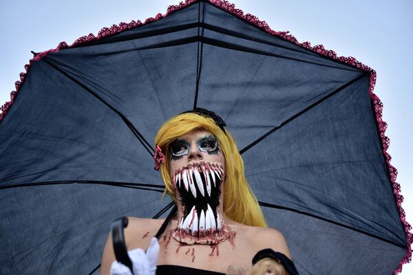 Nữ thành viên hoạt động  “Zombie-mob” ở Mexico City, Mexico - Sputnik Việt Nam