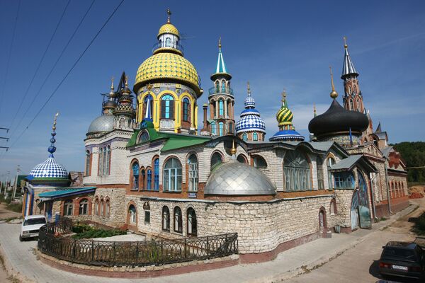 Đền Vũ trụ của Ildar Khanov (Ngôi đền của tất cả các tôn giáo). Làng Staroe Arakchino - Sputnik Việt Nam