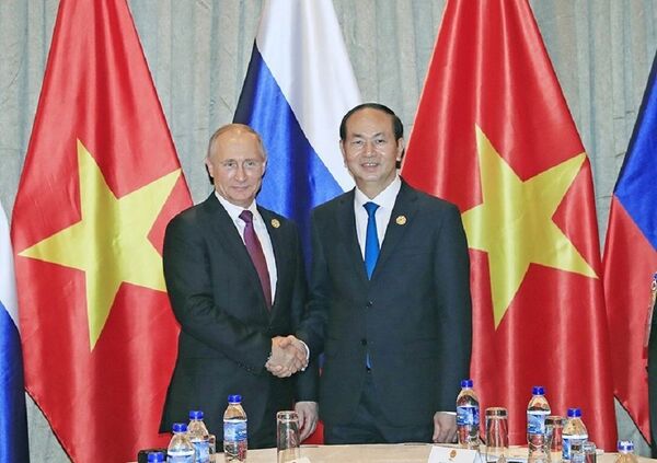 Trong khuôn khổ Tuần lễ Cấp cao APEC 2017, tối 10/11/2017, tại thành phố Đà Nẵng, Chủ tịch nước Trần Đại Quang gặp Tổng thống Nga Vladimir Putin. Trong khuôn khổ Tuần lễ Cấp cao APEC 2017, tối 10/11/2017, tại thành phố Đà Nẵng, Chủ tịch nước Trần Đại Quang gặp Tổng thống Nga Vladimir Putin. - Sputnik Việt Nam