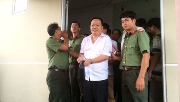 Nguyễn Huỳnh Đạt Nhân , giám đốc Công ty Tây Nam khi bị bắt giữ. - Sputnik Việt Nam