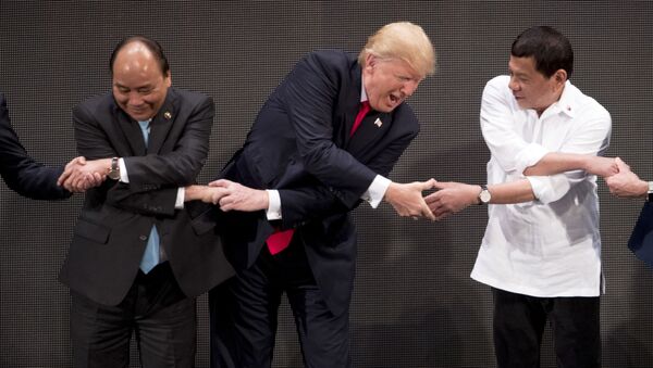 Donald Trump đã dẫn đến việc lúng túng nhầm lẫn cái gọi là bắt tay kiểu ASEAN - Sputnik Việt Nam