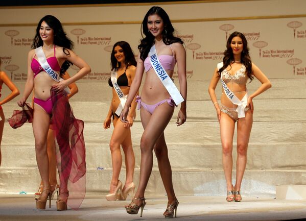 Các thí sinh dự thi  vòng chung kết Miss International 2017 tại Tokyo - Sputnik Việt Nam